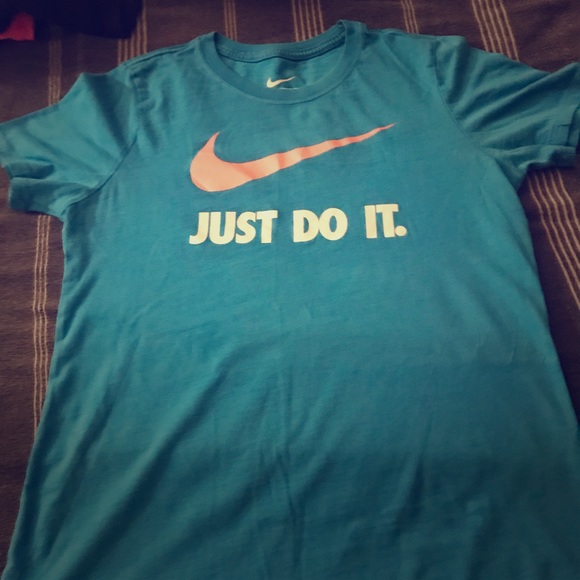 Nike summer tee - Picture 1 of 2